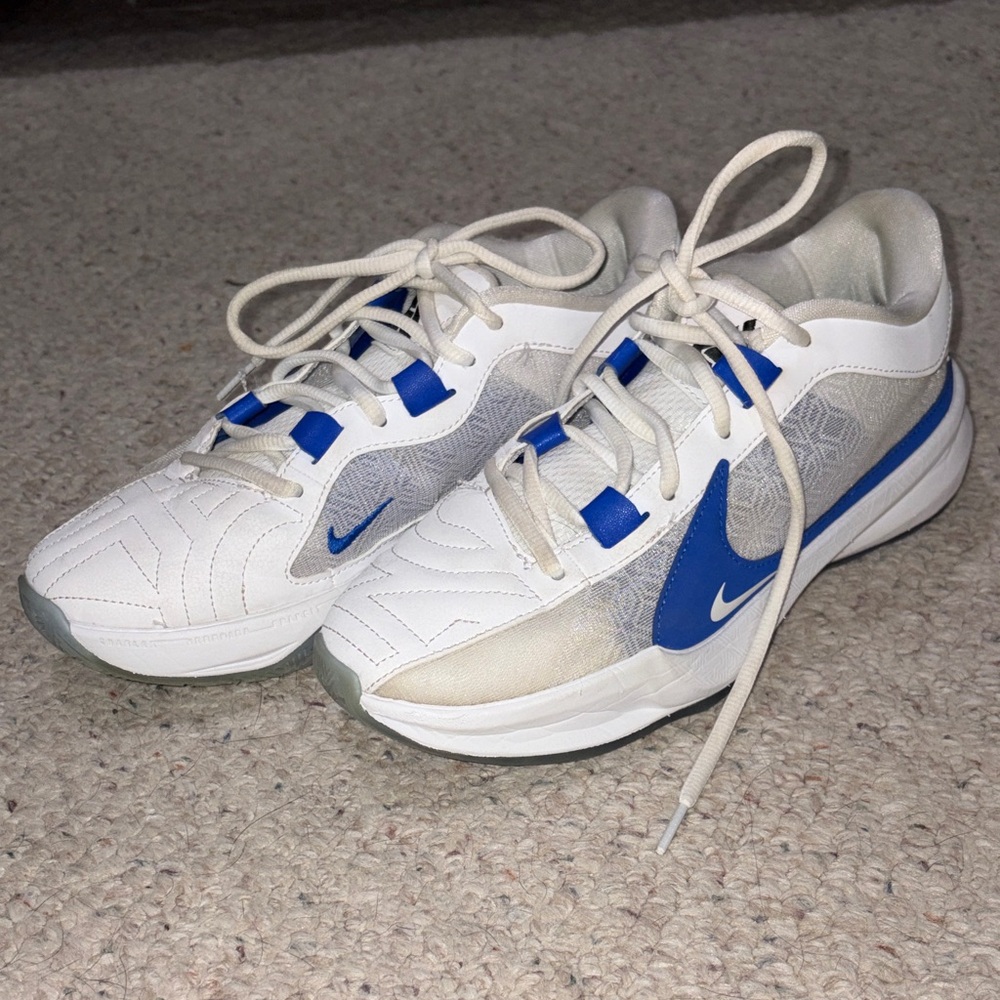 Nike White and Blue Basketball shoes